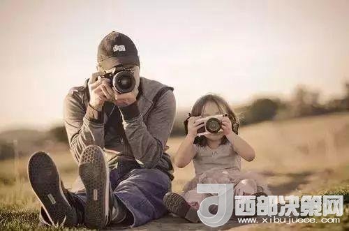 “曾子殺豬”故事在前，最近又有《父母說好考了90分就去看海，被爽約后女孩離家出走》新聞在后。父母如果自己的行為“打臉”了，又怎么能在孩子面前掌握教育的主動權(quán)。