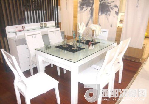 喜歡白色餐桌 但椅子該如何搭配？