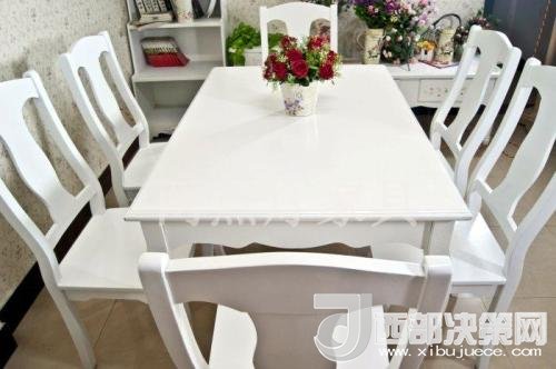 喜歡白色餐桌 但椅子該如何搭配？