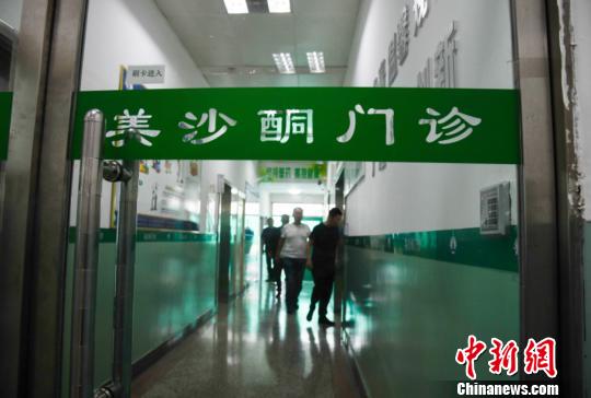 有數(shù)據(jù)顯示，十年來，山西省司法行政戒毒系統(tǒng)累計收治戒毒人員總數(shù)6萬余人。截至目前，在冊強制隔離戒毒人員、自愿戒毒人員、戒毒康復(fù)人員、美沙酮維持治療人員共1.2萬余人?！⊥踅ㄜ?攝