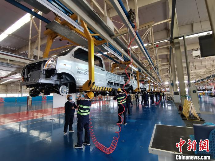 4月初，成功汽車全面復(fù)工復(fù)產(chǎn)。尤其是隨著疫情得到控制，該公司的生產(chǎn)力度也不斷加大。　高飛 攝