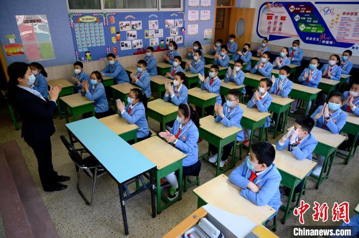 學校是人群密集場所，山西省疫情防控工作領導小組要求，要周密閉環(huán)做好疫情防控?！№f亮 攝