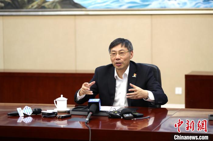 近日，全國人大代表、浪潮集團董事長兼CEO孫丕恕接受媒體采訪。浪潮集圖供圖