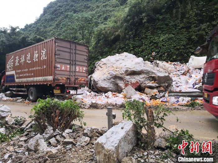 事故現(xiàn)場(chǎng)?！↑S鵬 攝