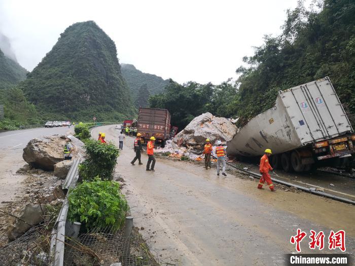 事故現(xiàn)場(chǎng)?！↑S鵬 攝