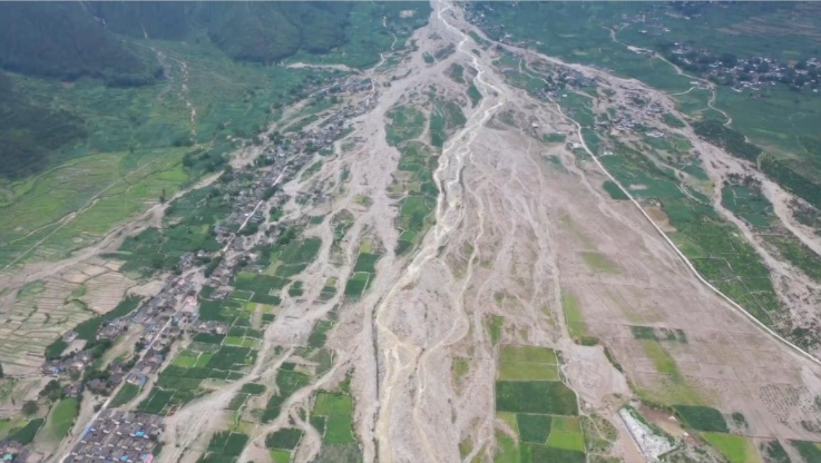 ▲圖為涼山冕寧山洪現(xiàn)場(chǎng)，來源：四川消防。