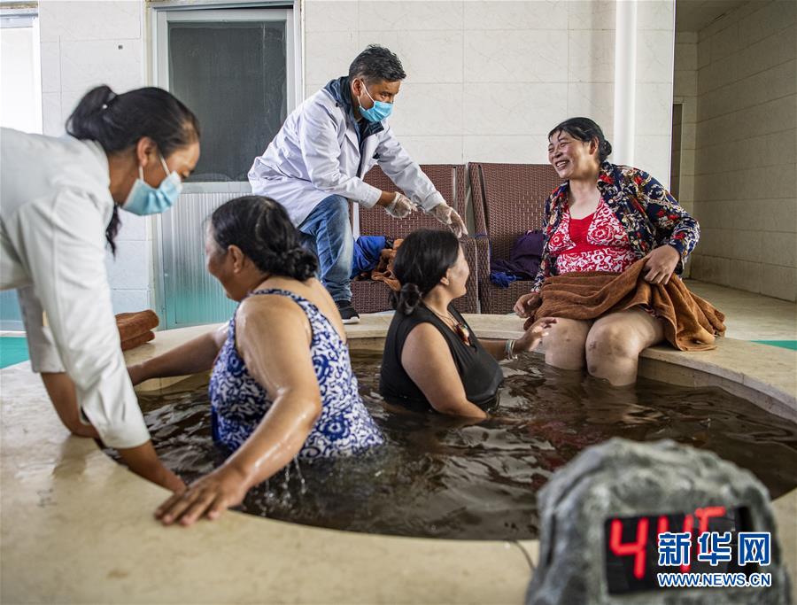 （新華全媒頭條·走向我們的小康生活·圖文互動(dòng)）（10）扎西德勒，我們的新家園——西藏易地扶貧搬遷搬出幸福美好新生活