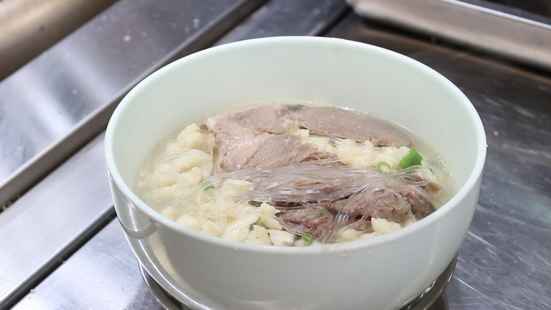 【陜菜大師和他們的拿手菜】烏平：“知足者常樂，食客愛吃我做的牛羊肉泡饃，就是我最大的滿足”_fororder_圖片8