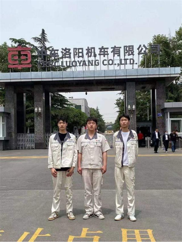 追夢——優(yōu)秀畢業(yè)生風采