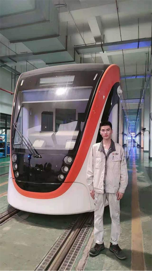 追夢——優(yōu)秀畢業(yè)生風采